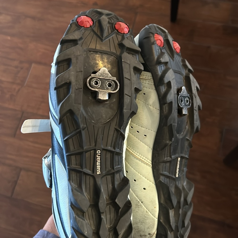Bike shoes and cleats - Picture 2 of 5